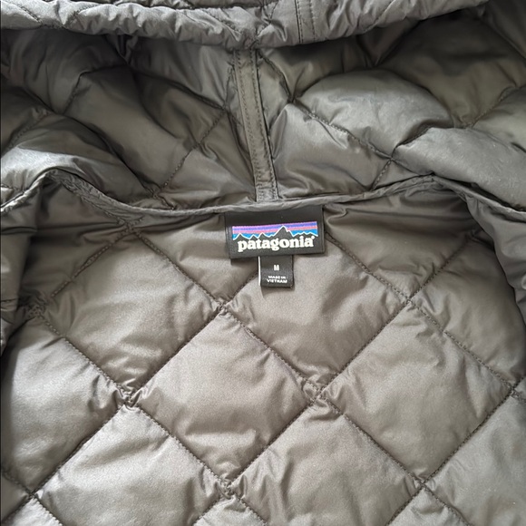 Patagonia Men's Diamond Quilted Bomber Hoody, Mens Medium. Black. - Picture 4 of 6